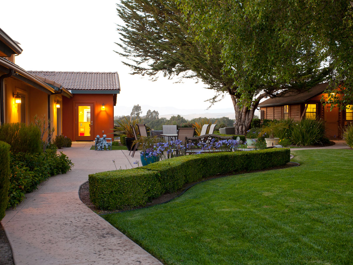 Casa Rosa Elder Care - Memory Care Assited Living - Home for Mom - San Luis Obispo Assisted Living - Arroyo Grande Elder Care - Elder Care Healthy Eating - Assisted Living Daily Activities - Rose Care Group